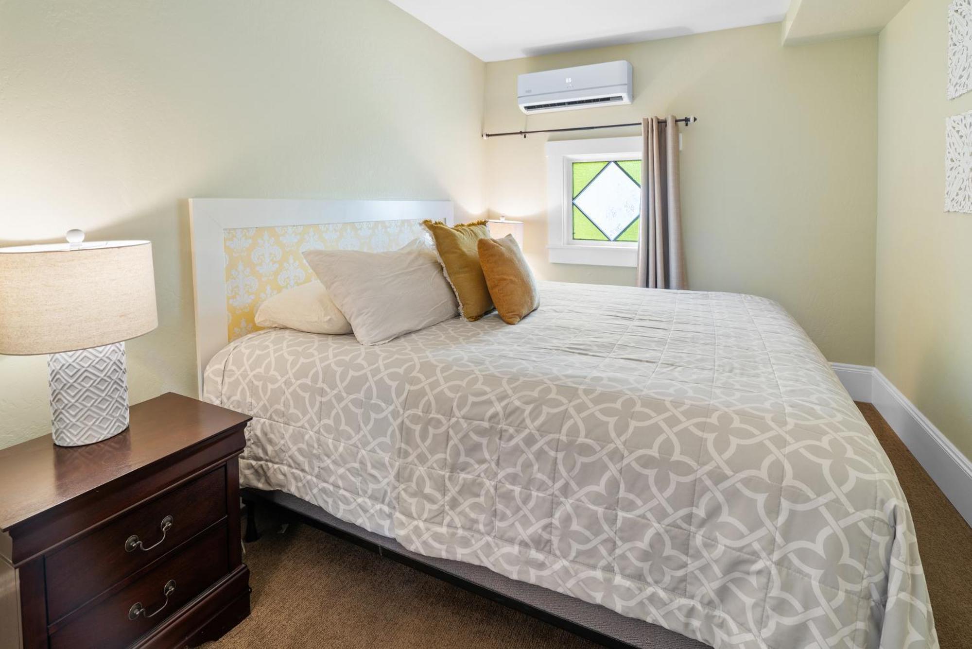 Pioneer Vacation Rentals - Pioneer North Suite Downtown Ашленд Экстерьер фото