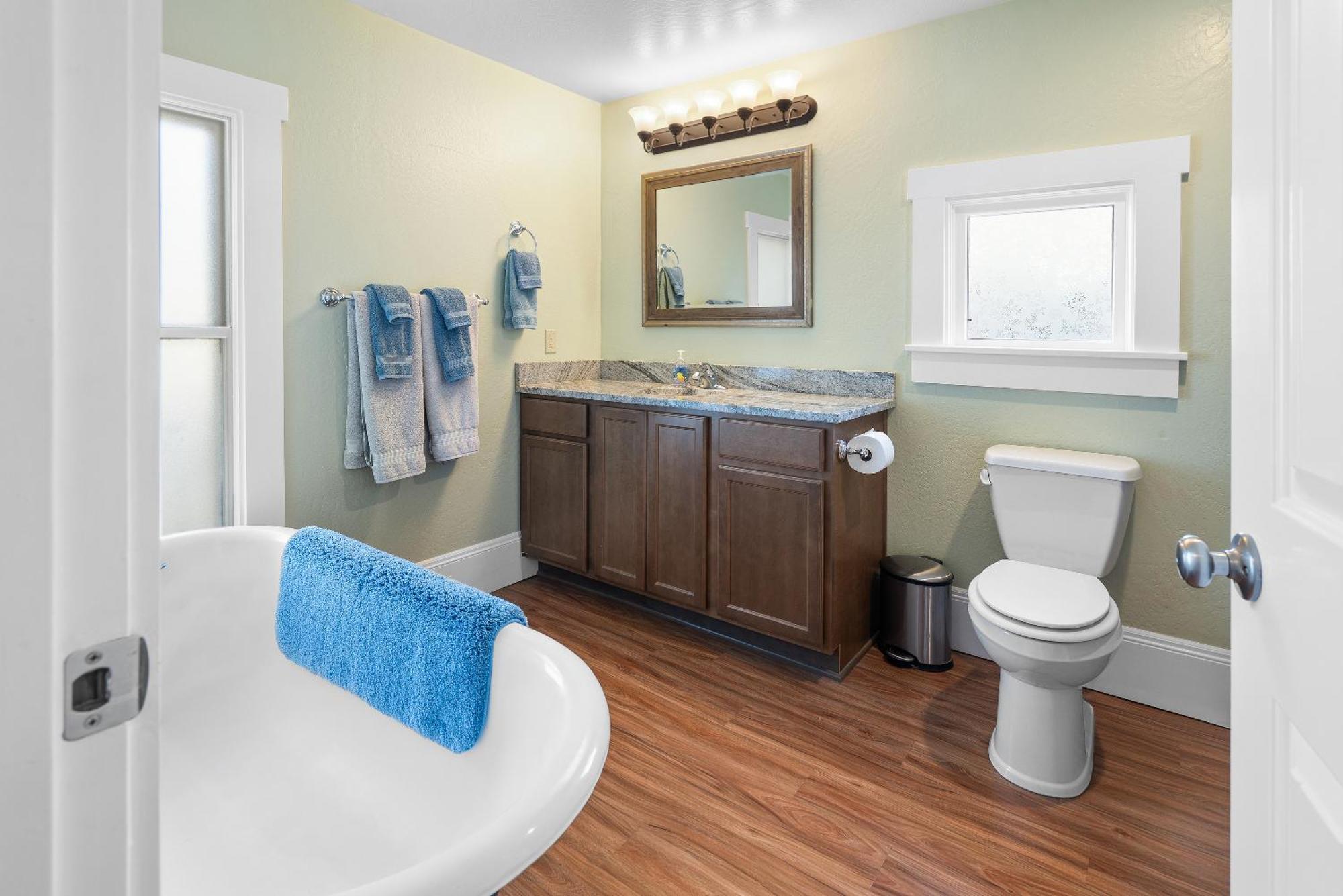 Pioneer Vacation Rentals - Pioneer North Suite Downtown Ашленд Экстерьер фото