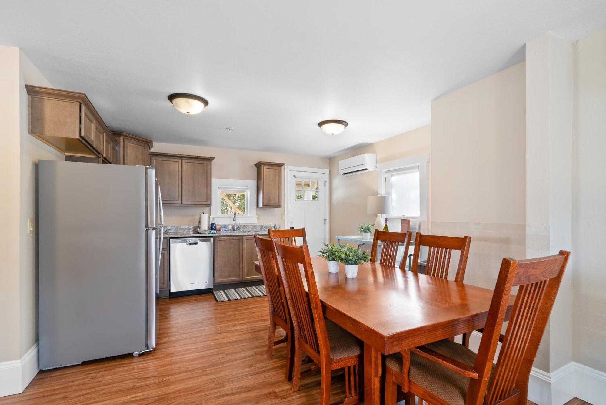 Pioneer Vacation Rentals - Pioneer North Suite Downtown Ашленд Экстерьер фото